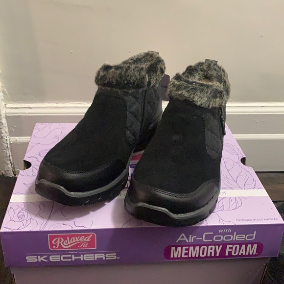 Black sketchers boots **BRAND NEW** - Picture 2 of 3